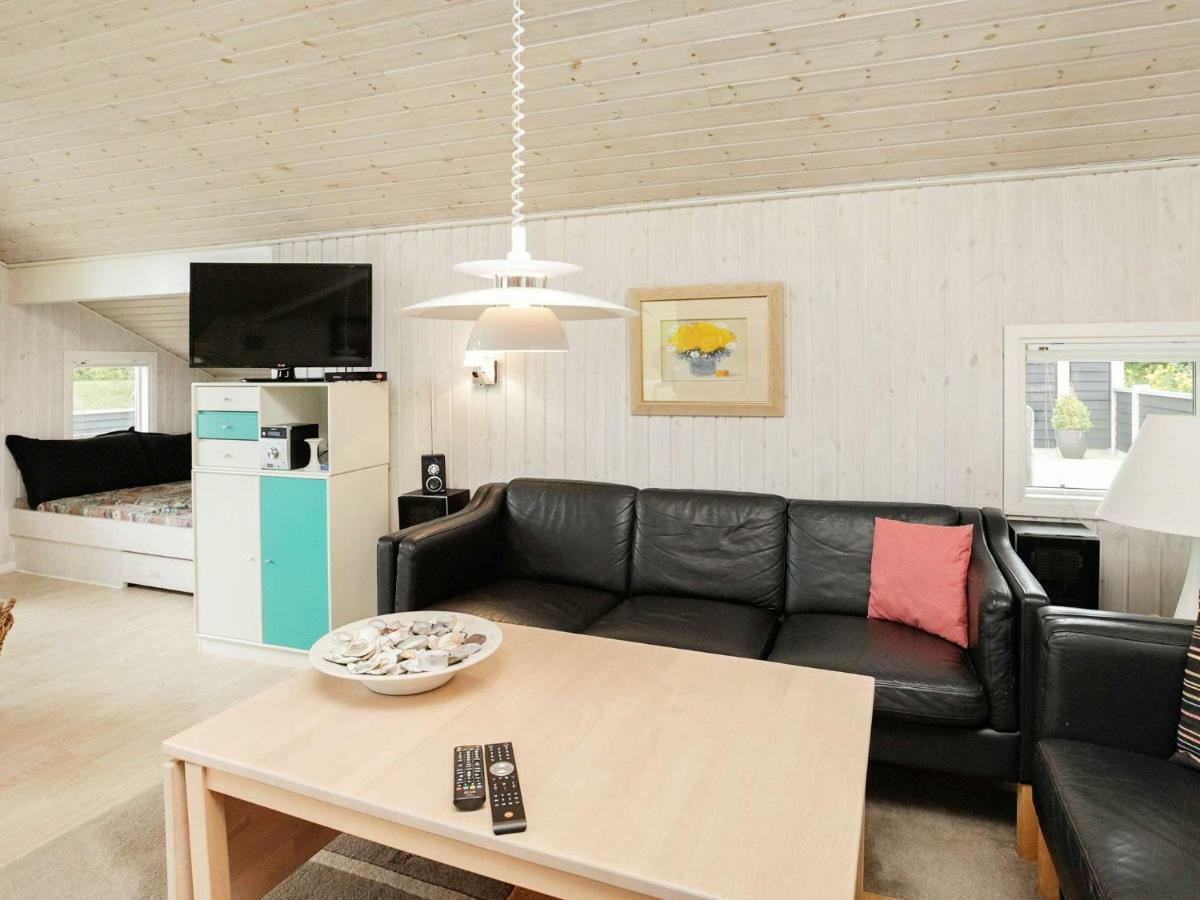 6 Person Holiday Home In Otterup Habitación foto